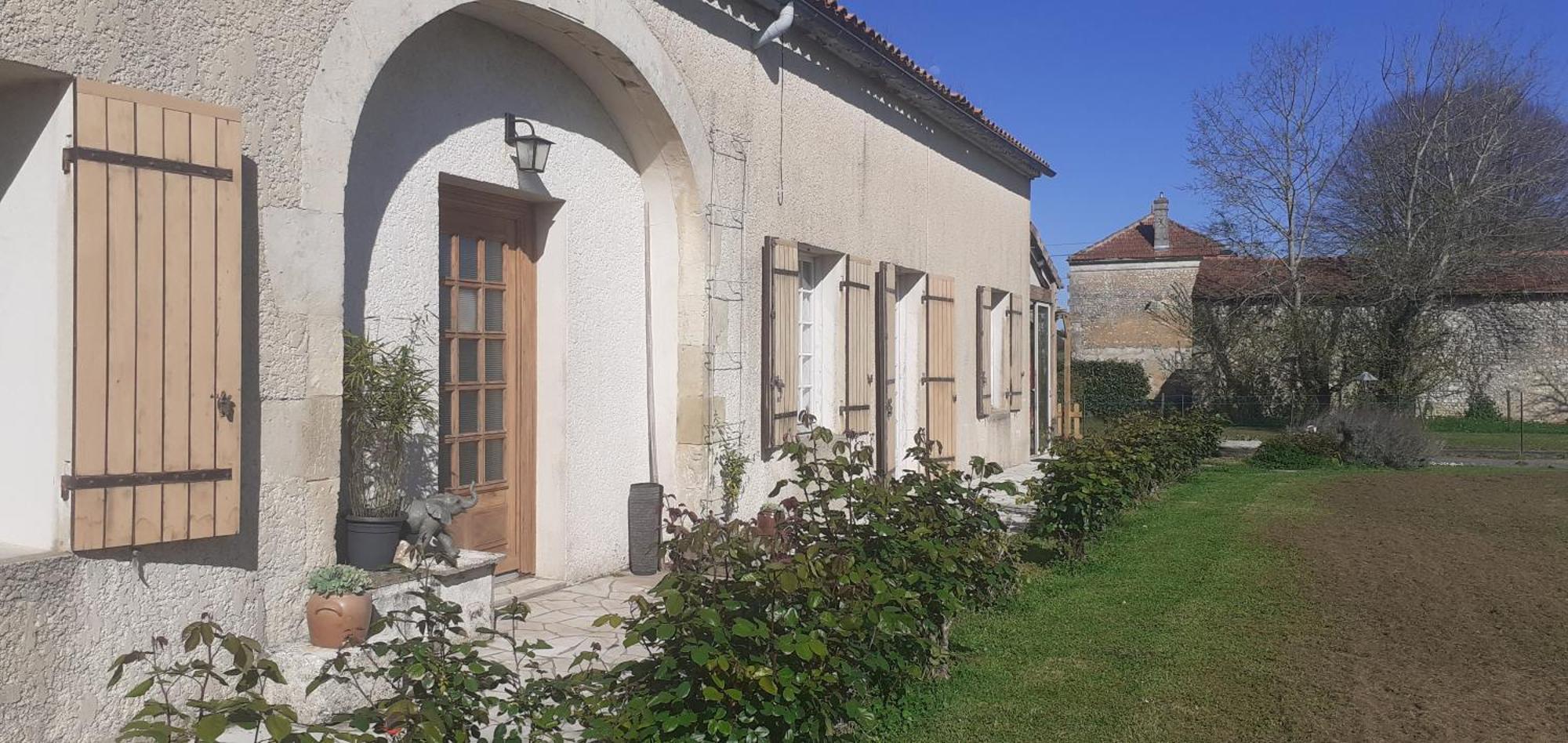 Arts & Passion Bed and Breakfast Mirambeau  Buitenkant foto
