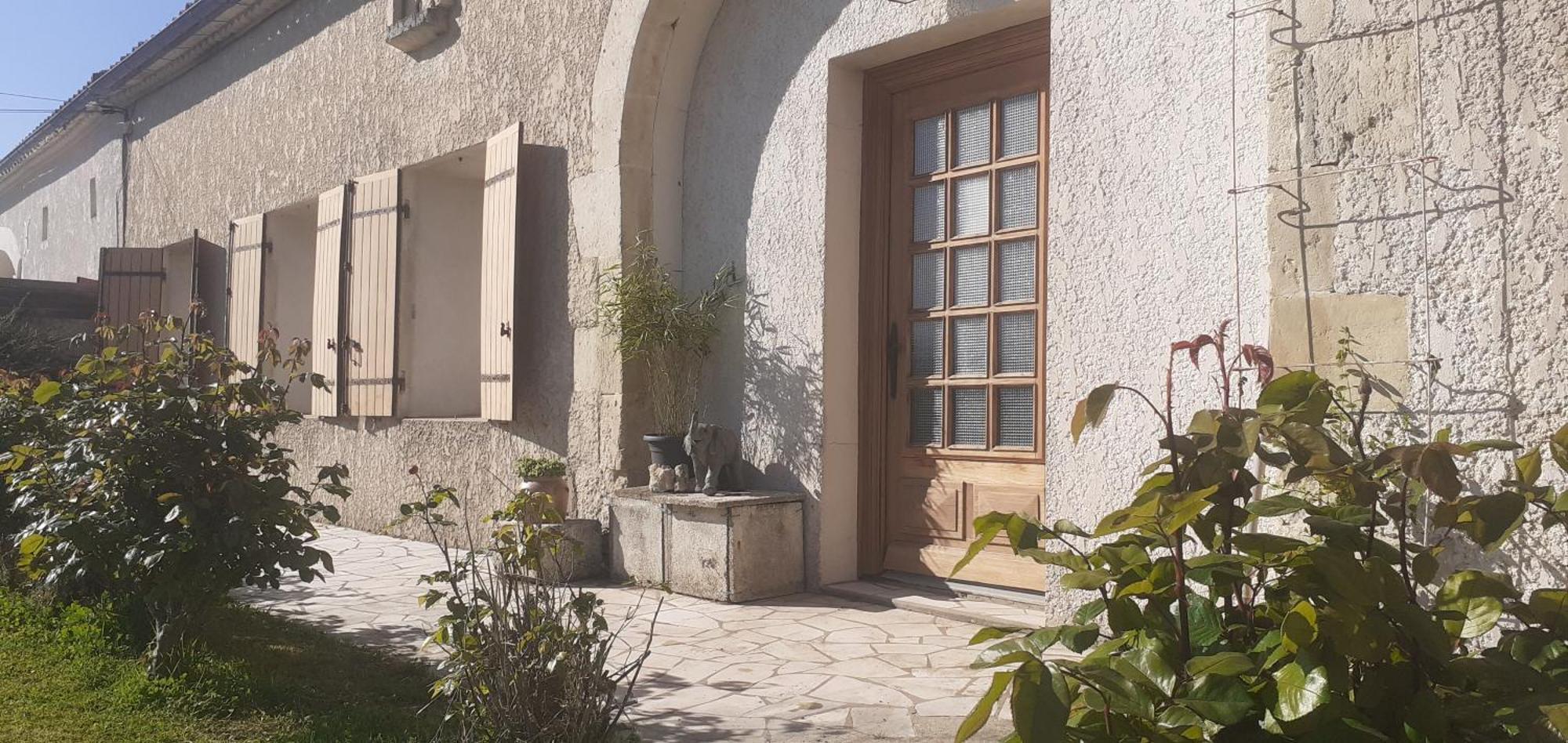 Arts & Passion Bed and Breakfast Mirambeau  Buitenkant foto